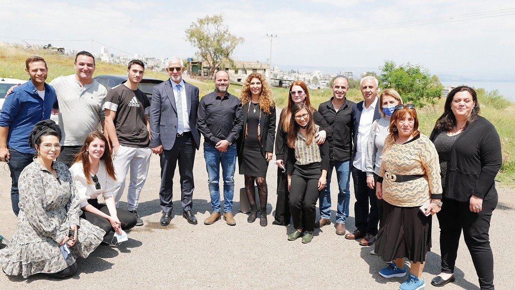 פרויקט "קואליציית היום שאחרי" בטבריה: צוות קרן טייב וחברות הקואליציה במפגש עם תושבי שיכון א' ואנשי הרווחה של העירייה.