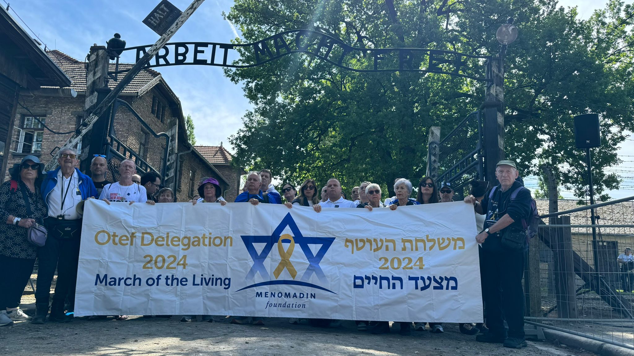לעולם לא עוד: קרן טייב יזמה משלחת משותפת של שורדי שואה ושורדי טבח 7 באוקטובר למצעד החיים באושוויץ. צילום: אבישג שאר ישוב